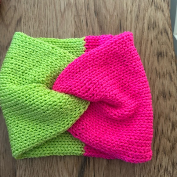 Pink and Green ear warmer knitted by me - Picture 2 of 2